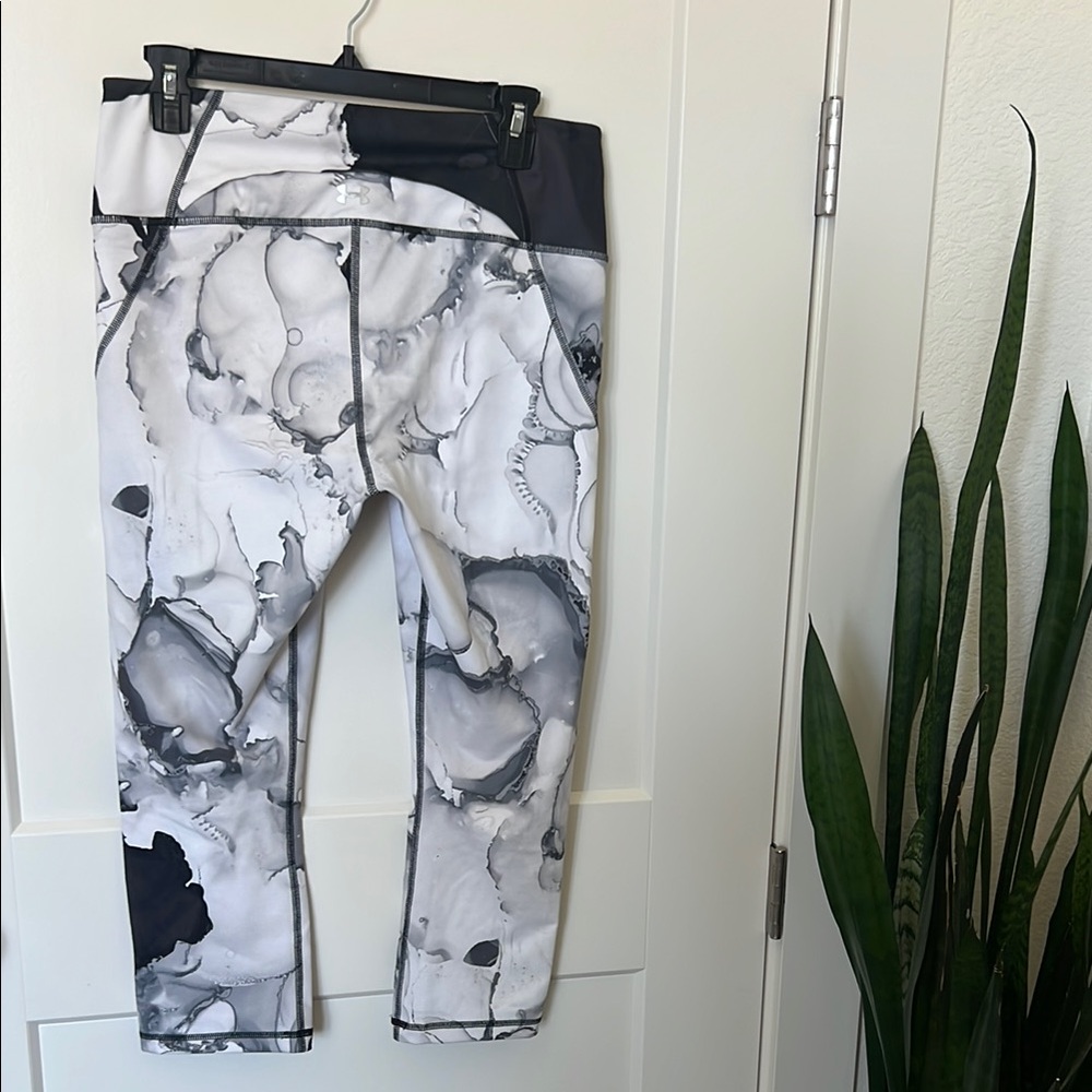 Under Armour Black and White Leggings with Modern Design